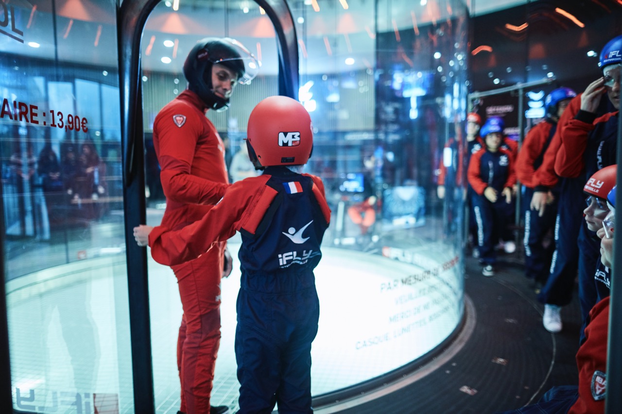 Moniteur iFLY Lyon avec un participant