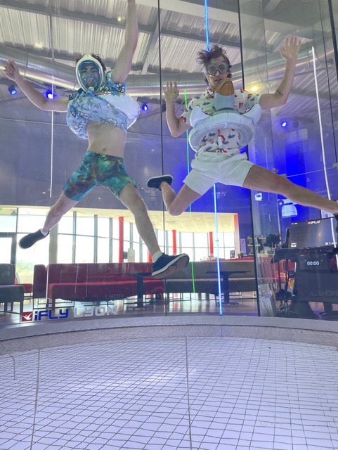 les moniteurs volent en été chez ifly lyon